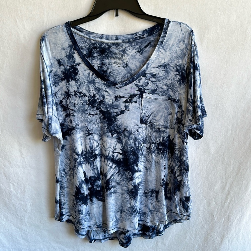 My Favorite Tee blue and white tie-dye V-neck top, size XL